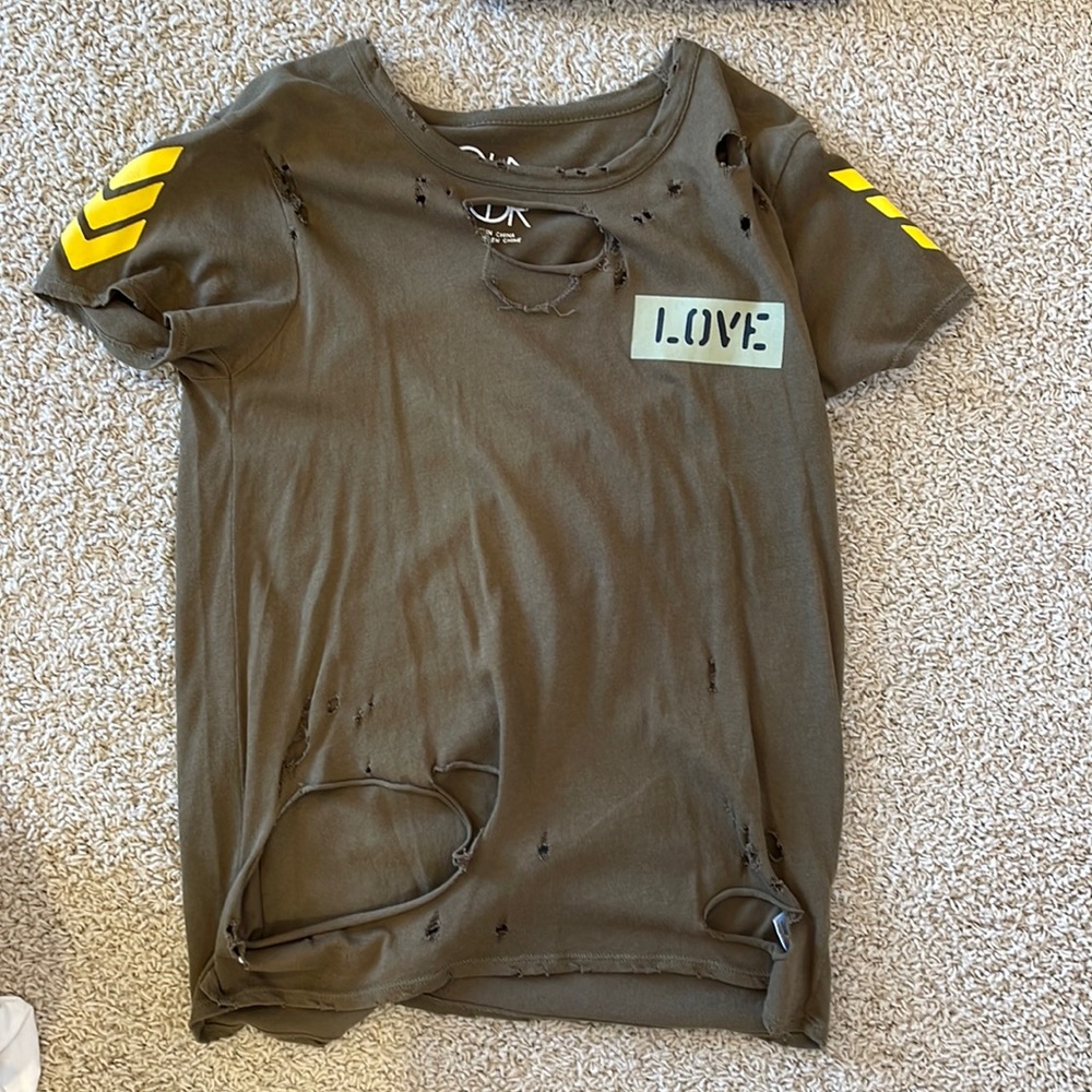 Green Chaser Graphic Tshirt Size Small